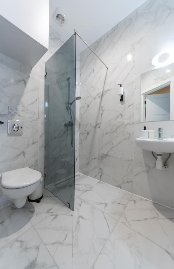 Apart Hotel On Zoloti Vorota เคียฟ ภายนอก รูปภาพ